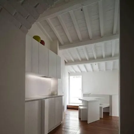 750 Eur - Unique Design 4 Bed Apartment Firenze