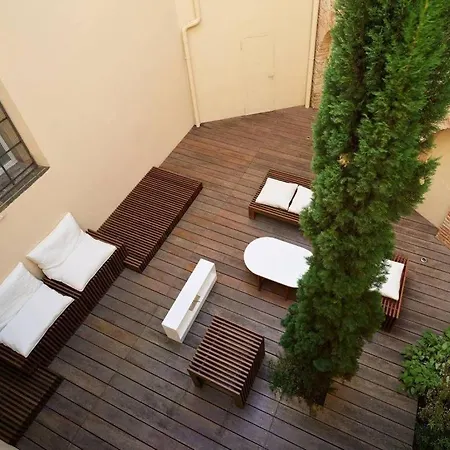 750 Eur - Unique Design 4 Bed Apartment