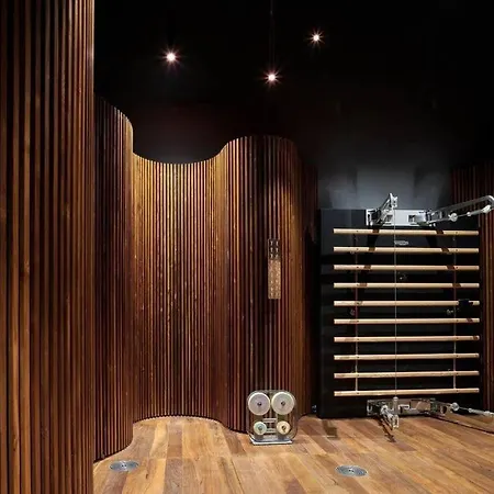 750 Eur - Unique Design 4 Bed Apartment Firenze